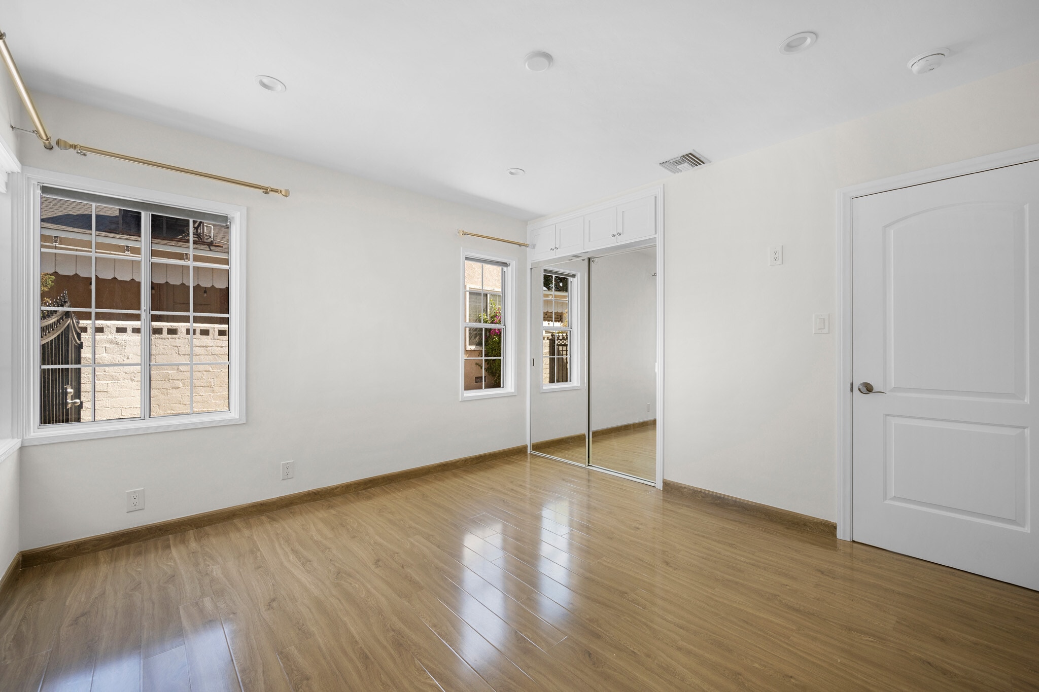 Building Photo - 905 Graynold Ave