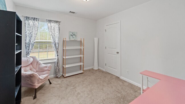 Building Photo - Spacious 3BR Home with Fenced Yard Near Ft. Stewart