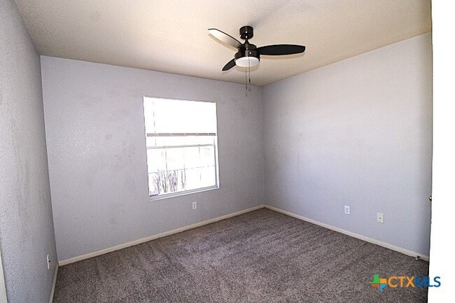Building Photo - 5707 Schneider Dr