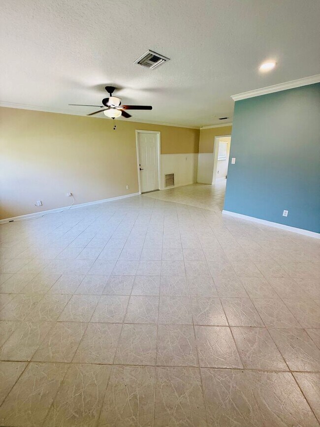 Building Photo - 3/2/1 Rocky Point Home w/Fenced Backyard &...