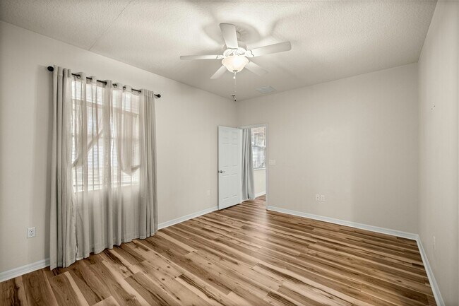 Building Photo - 3008 NE 24th Pl