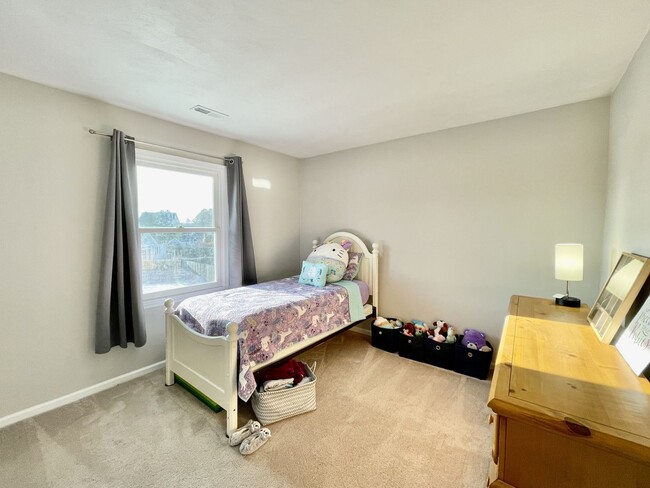 Building Photo - Ready 07-07-25!! Fantastic 4-Bedroom Home ...