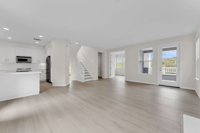 Building Photo - Gorgeous remodeled 3 bedroom, 3 full bathroom home for rent!