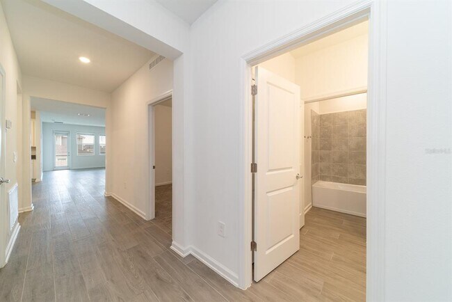 Building Photo - 2898 Armstrong Ave