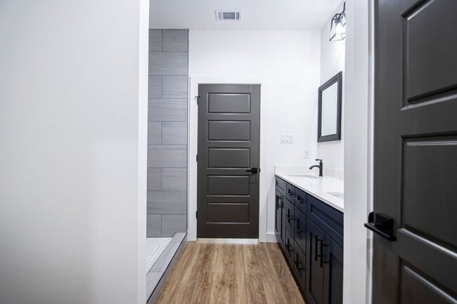 Building Photo - Move-In Ready New Construction Near Downtown & Hospitals!
