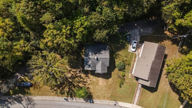 Building Photo - 621 Park Cir