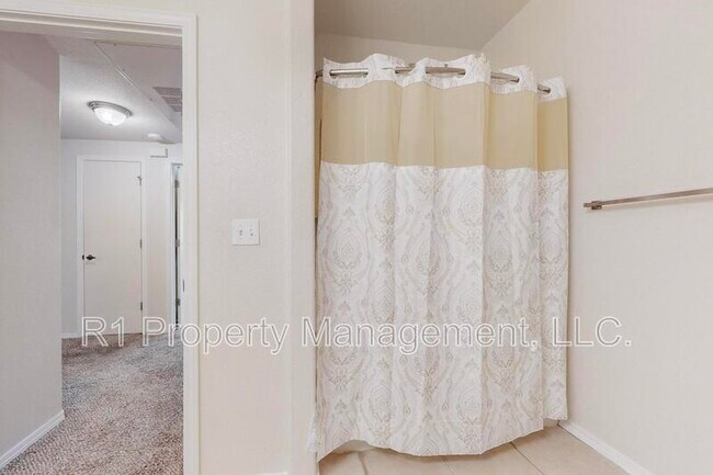 Building Photo - 6800 Vista Del Norte Dr NE