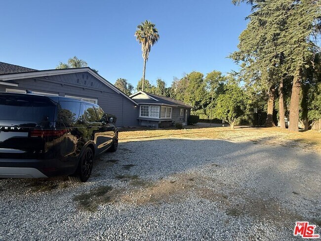 Building Photo - 14151 Chandler Blvd