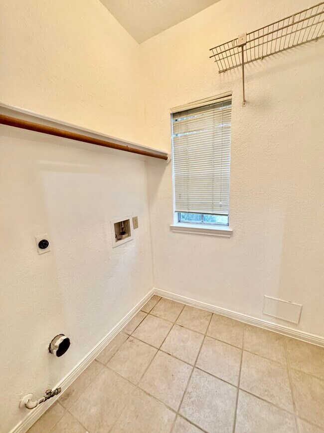 Building Photo - 2623 Double Lake Dr