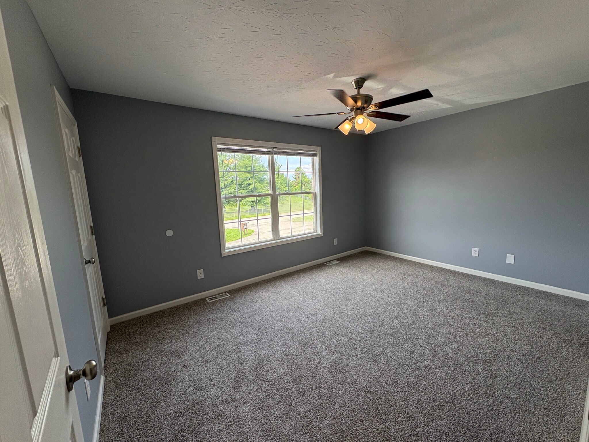 Building Photo - 114 Seven Oaks Dr