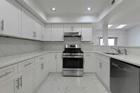 Building Photo - 806 Spinnaker Ct