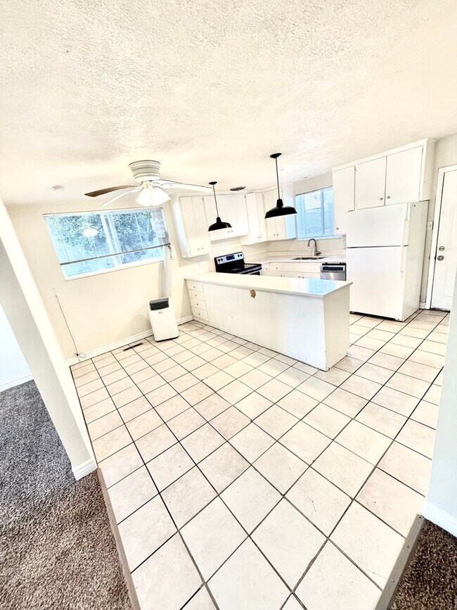 Building Photo - 2564 S 700 E