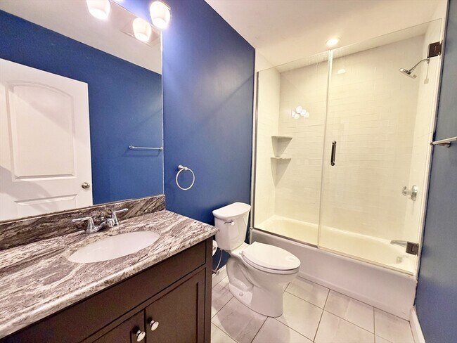 Building Photo - 266 Lexington St