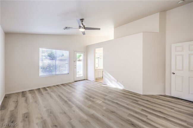 Building Photo - 1851 Vista Pointe Ave