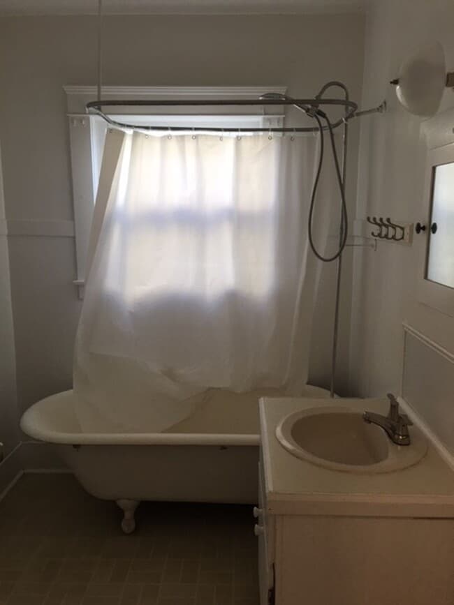 Building Photo - 2 B/R 1 B/A House in Marysville AVAILABLE NOW!