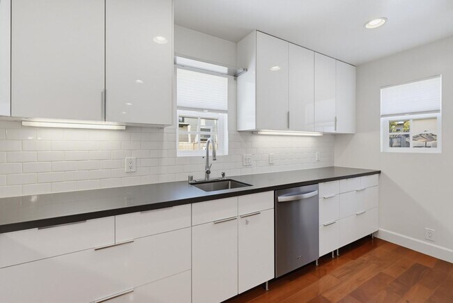 Building Photo - 1470 Rosecrans St