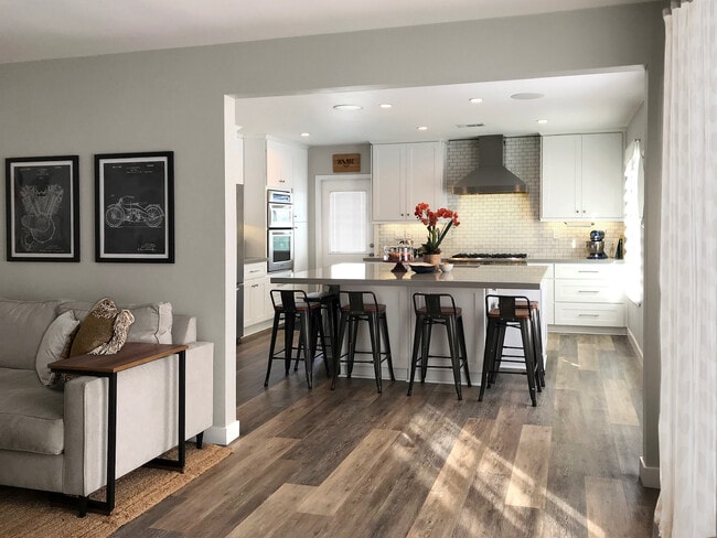 Primary Photo - 1738 S Marvin Ave