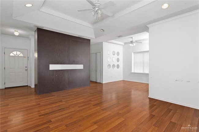 Building Photo - 1530 W Hall Acres Rd