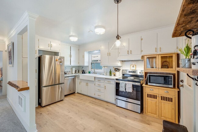 Building Photo - 4459 Brygger Dr W