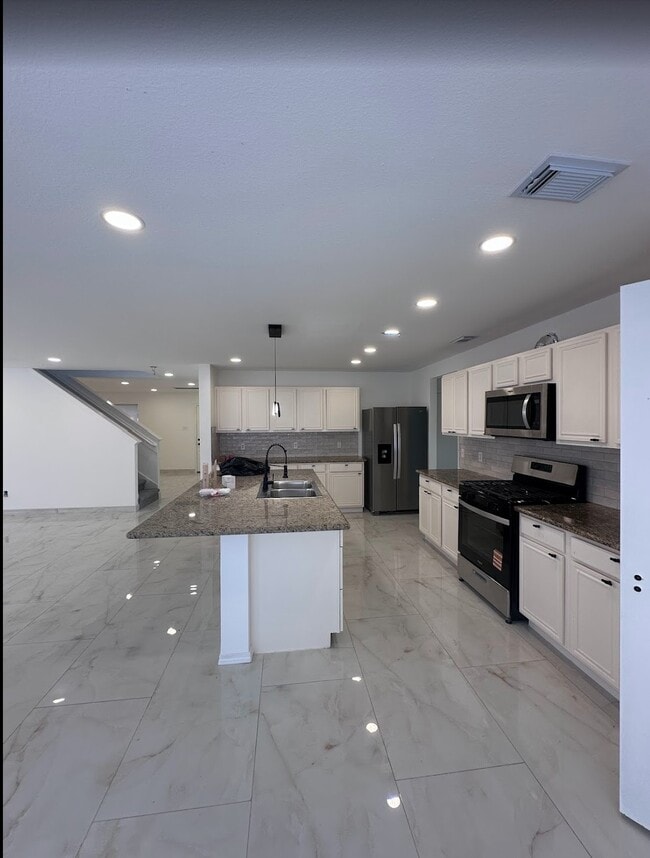 Building Photo - 9611 Rads Point