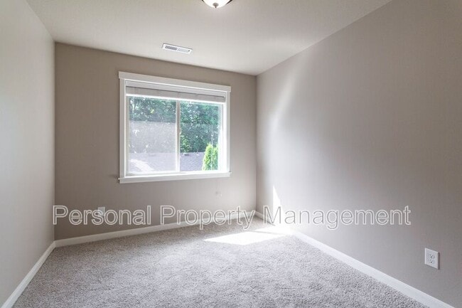 Building Photo - 7613 NE 31st Cir
