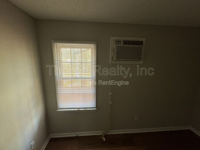 Building Photo - 1552 Fountain St