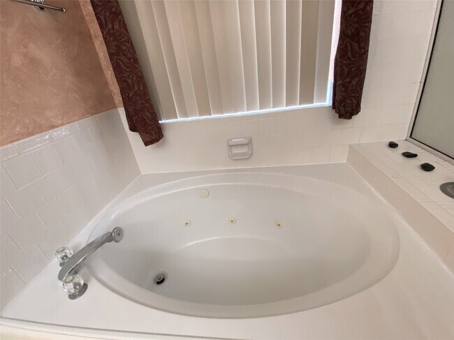 Building Photo - 6918 Springcrest Ct