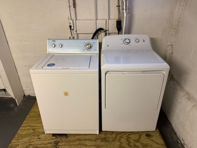 Building Photo - 2112-2120 Indianola Ave.