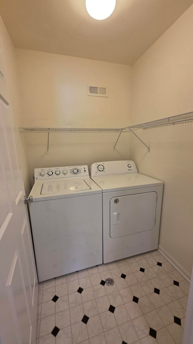 Building Photo - 1547 Cass Lake Rd