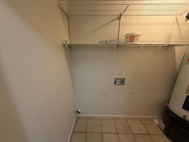Building Photo - 2320 Montclair Cir