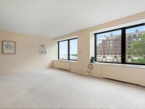 Building Photo - 85 E India Row