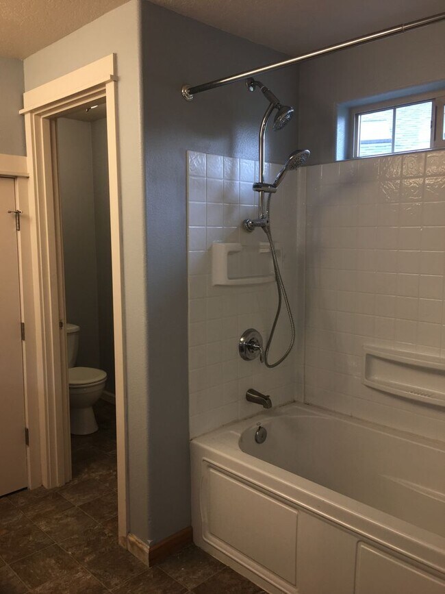 Building Photo - Spacious home in desirable neighborhood in Creswell, OR.