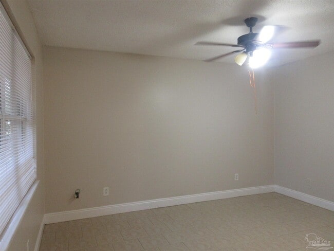 Building Photo - 4389 Pine Villa Cir