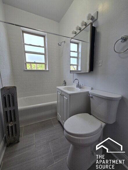 Building Photo - 3258 W Belle Plaine Ave