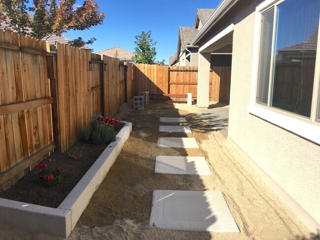 Building Photo - Sparks 3 Bedroom, 3 Bath Single Story - Ne...
