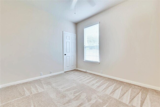 Building Photo - 2133 Paradise Ridge Dr