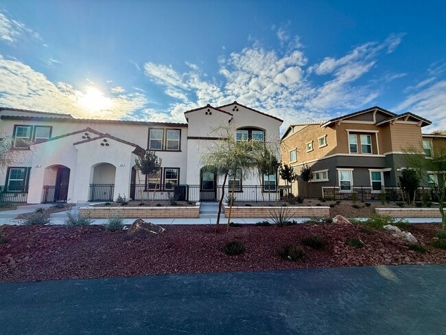 Building Photo - BRAND NEW 3 BED 2.5 BATH 2 CAR GARAGE TOWNHOUSE W/ LOFT IN CADENCE COMMUNITY
