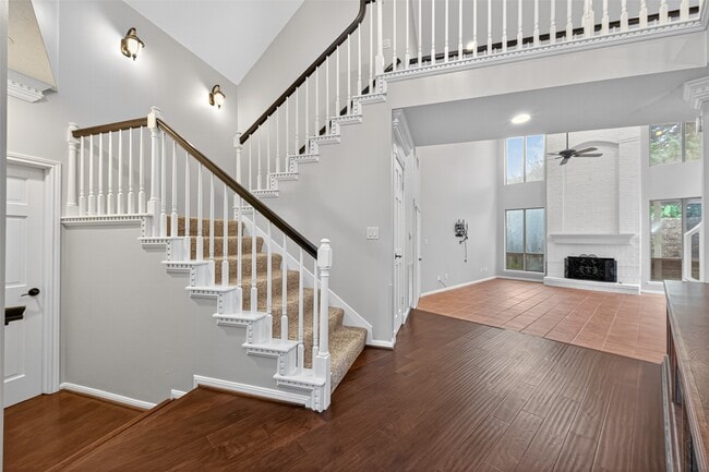 Building Photo - 901 Longmire Rd