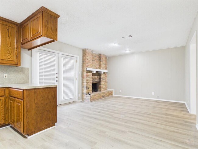Building Photo - 10038 Woodland Village Dr