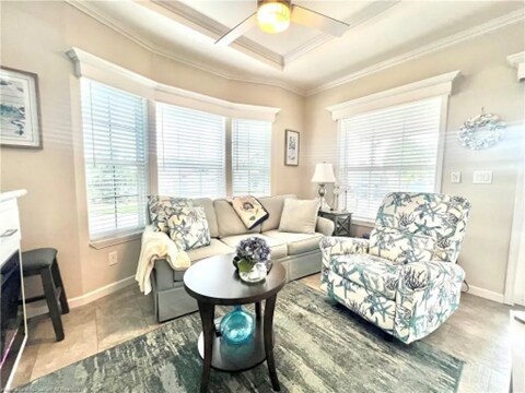 Building Photo - 4637 W Palm Dr