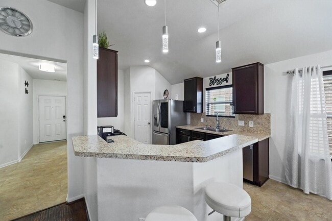 Building Photo - 18523 Windy Stone Dr