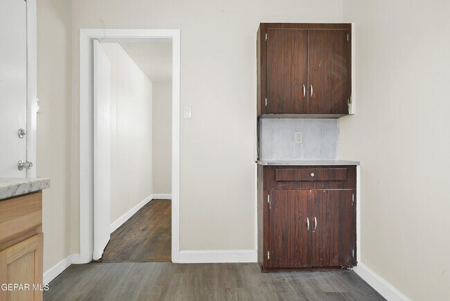 Building Photo - 536 Ben Swain Dr