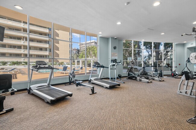 Building Photo - 700 E Ocean Blvd