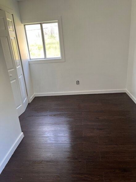 Building Photo - 132 Deck St