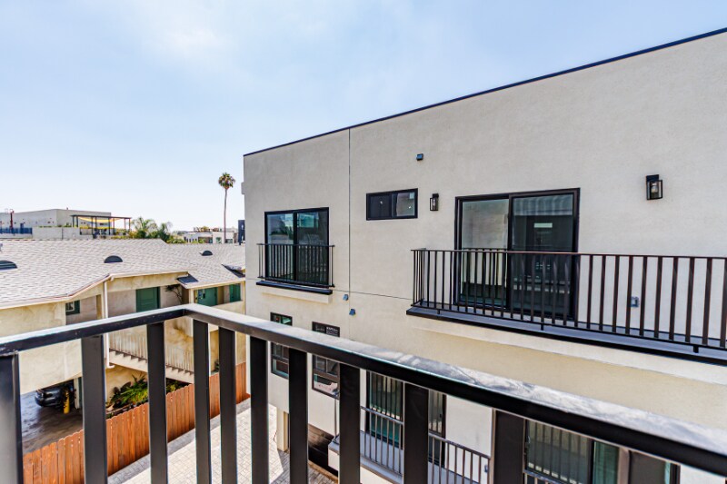 Building Photo - 1330 Tamarind Ave