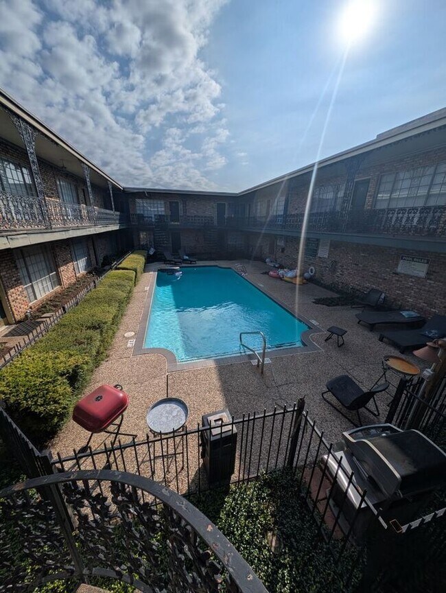 Building Photo - 1BR Condo w/ Pool & Covered Parking by The Galleria