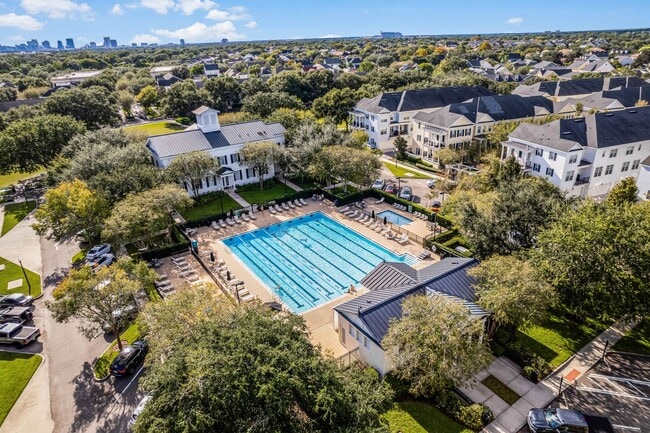 Building Photo - Stunning 3/3.5 Baldwin Park Townhome with ...