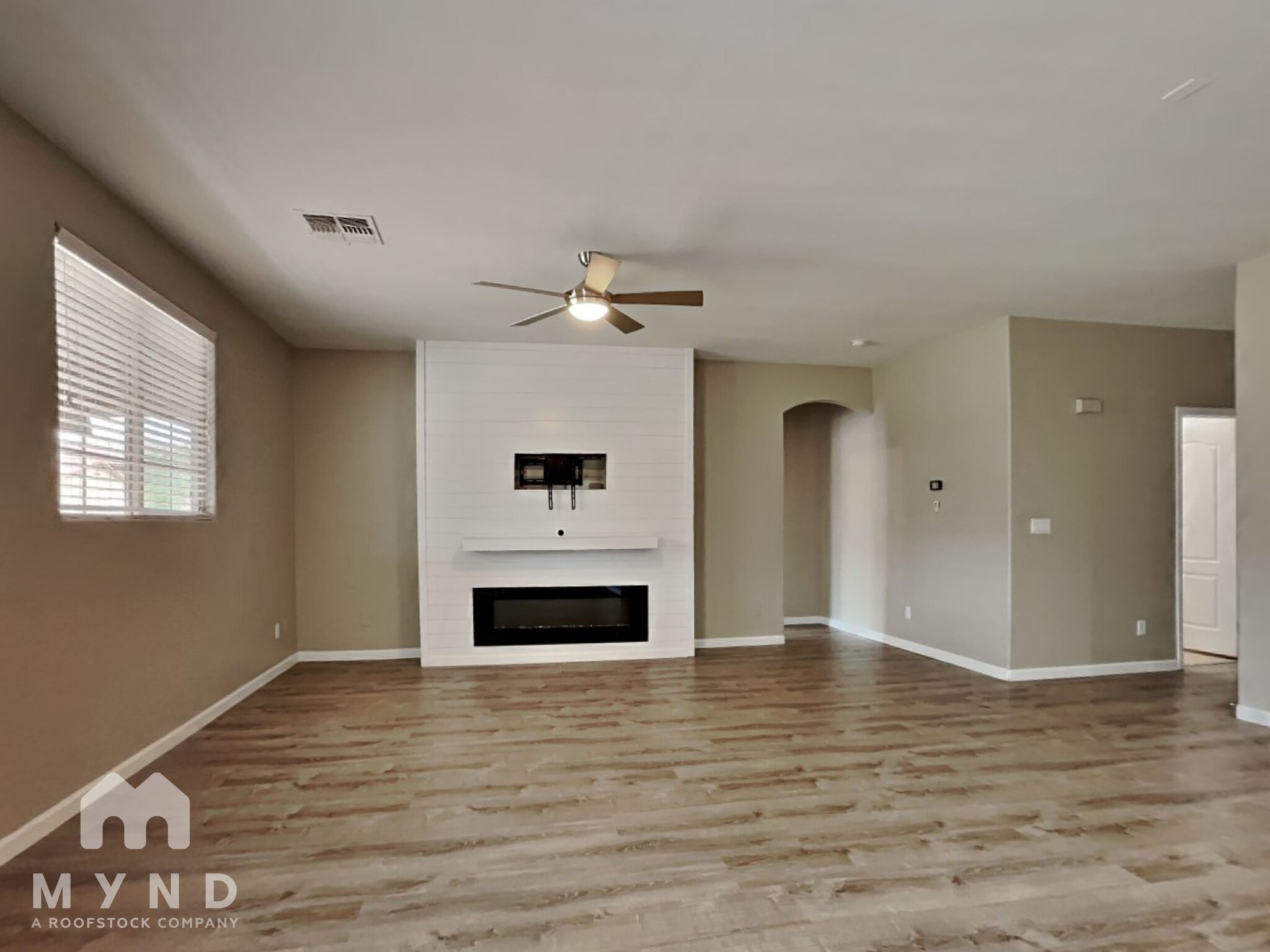 Building Photo - 17299 W Fetlock Trail