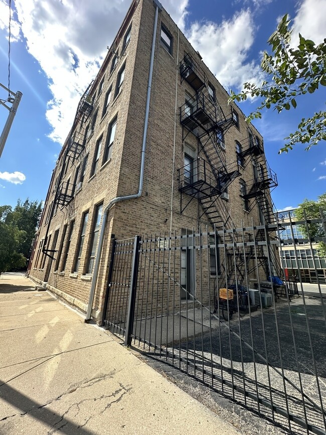 Building Photo - 1239 N Noble St