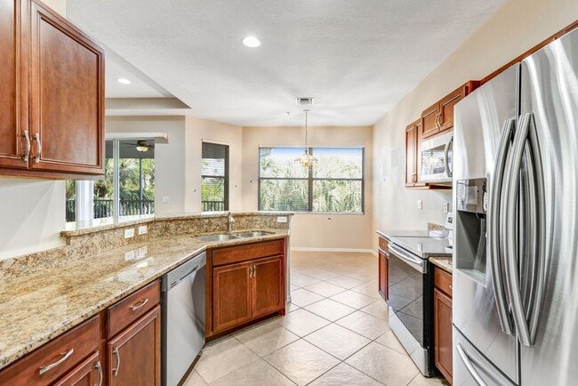 Building Photo - ** AVIANO AT NAPLES ** 3 BED / 2 BATH - CARRIAGE HOME - GARAGE - CENTRAL NAPLES - ANNUAL RENTAL